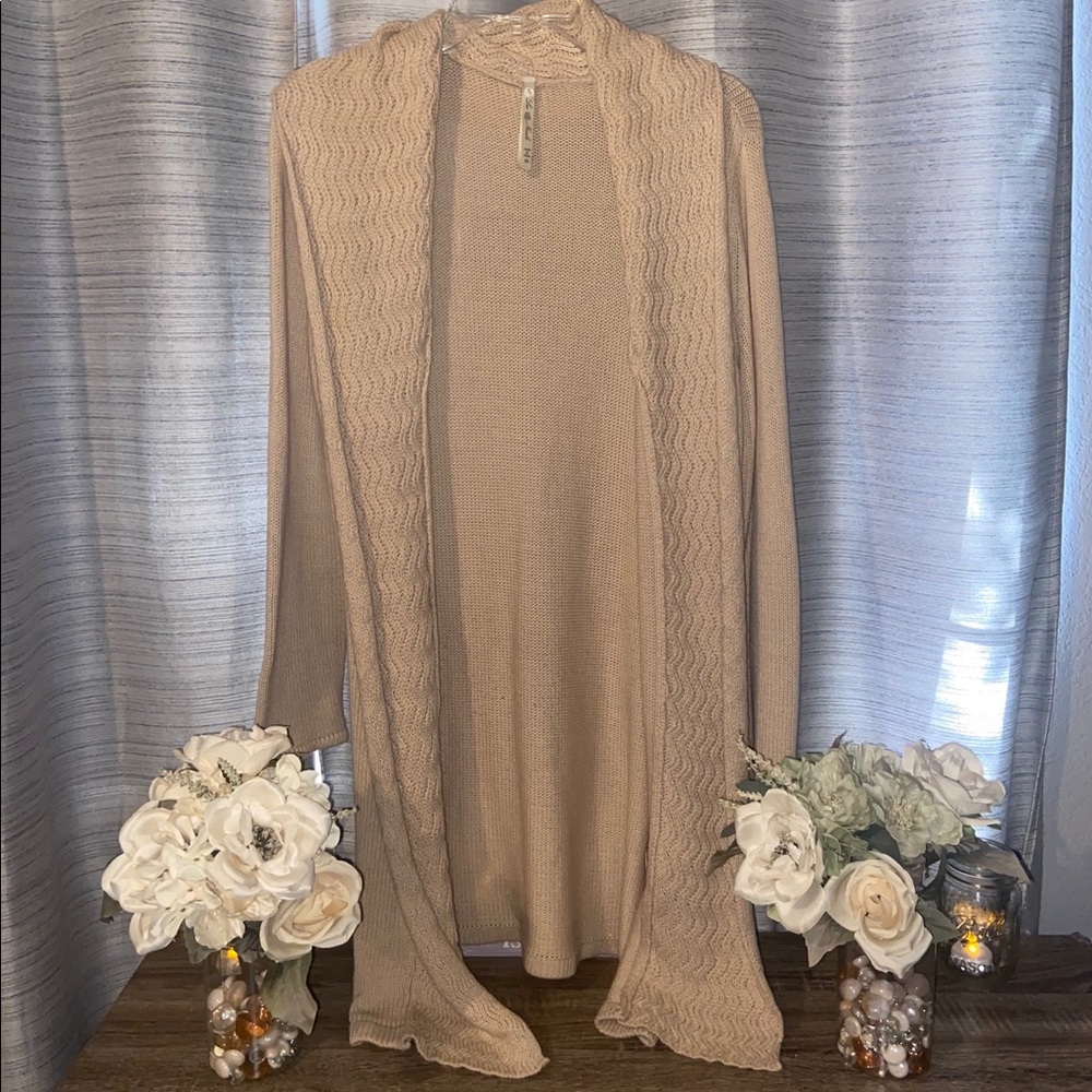 Beige knitted cardigan🌻